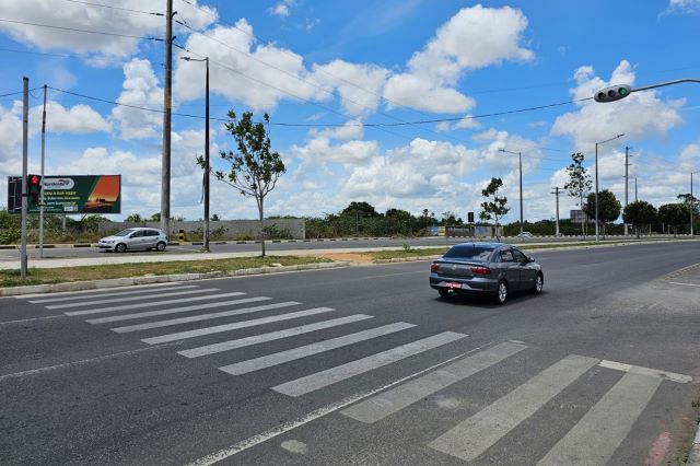 tI62LHYs-semaforo-com-botao-avenida-noide-cerqueira-feira-de-santan-foto-Andrews-Pedra-Branca