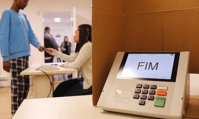votacao-urna-eletronica-eleicoes-foto-fernandofrazao-abr