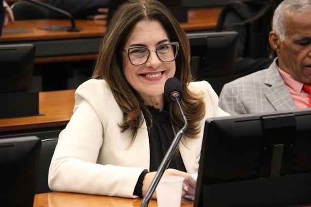 4Xra0IDw-deputadafederal_rogeriasantos_foto_ascom