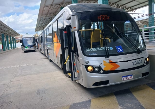 AdiE4e9h-BRT-2-onibus-articulados-ft-Ney-Silva-acorda-cidade1