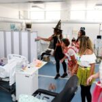 Emv72eB7-HEC-Feira-de-Santana-criancas-no-leito-Dia-das-Criancas