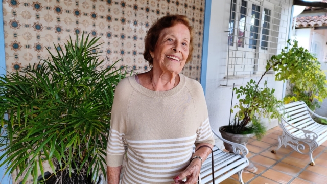 Th55f73O-Eulalia-Lopes-Araujo-aos-100-anos-idosa-vai-as-urnas-para-votar-em-Feira-de-Santana-ft-ed-santos-acorda-cidade1