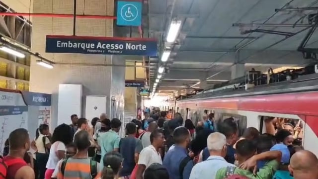 XsznB8ZK-Estacao-do-metro
