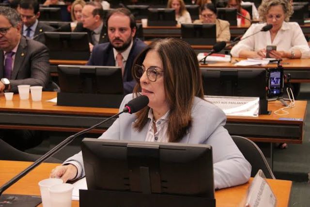 fu61jQS4-deputada-federal-Rogeria-Santos