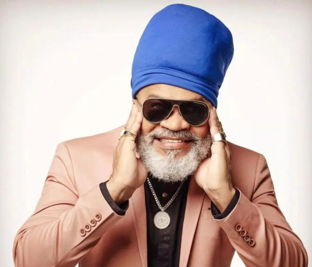 iMVZBdLo-Carlinhos-brown