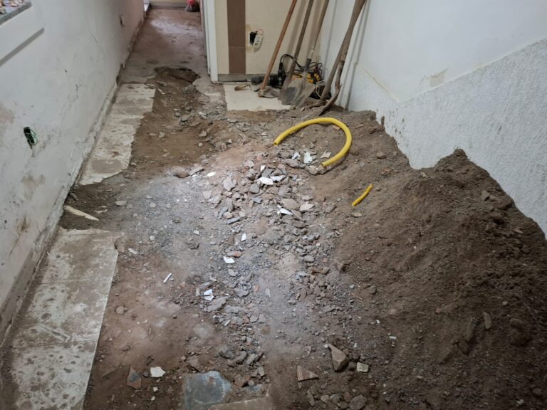 iRHilkXj-Moradores-reclamam-da-situacao-do-esgoto-sanitario-no-Conjunto-Feira-V-1