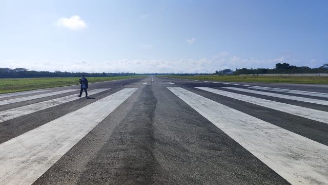 r4BAeyY3-pista-aeroporto-de-feira