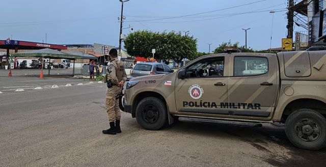 ri0JFAVd-policia-militar-peto-agente-policial-militar-viatura-foto-divulgacao