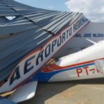 yQU18tdk-2242-achei-sudoeste-aeronave-atingida-por-telhado-apos-redemoinho-no-aeroporto-de-paramirim