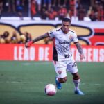 ynYXTqiq-lucas-esteves-em-acao-contra-o-bragantino-foto-mauricia-da-matta-bahia-noticias