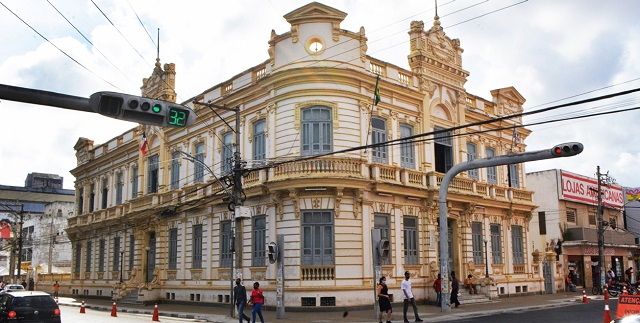 11112022084738-jorge-magalhaes-prefeitura-fachada-640