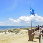 1nUx5BRQ-Selo-Bandeira-Azul-qualifica-turismo-de-sol-e-praia-na-Bahia-Foto-Ascom-SeturBA