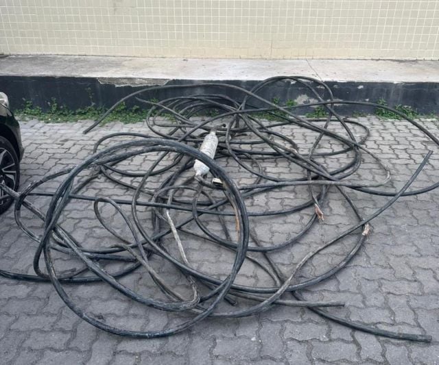 2To8rHV5-fios-furtados-furto-de-fios-casal-preso-carroca-foto-divulgacao-pm-1
