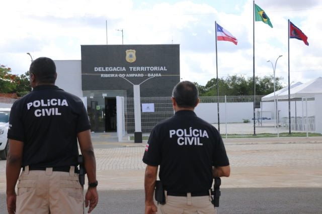 7LEKdMn6-delegacia-territoial-agentes-policia-civil-foto-maraux
