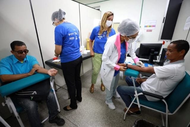 AFS1MeLr-saude-do-homem-exame-novembro-azul-coleta-de-sangue-foto-feijao-almeida-govba