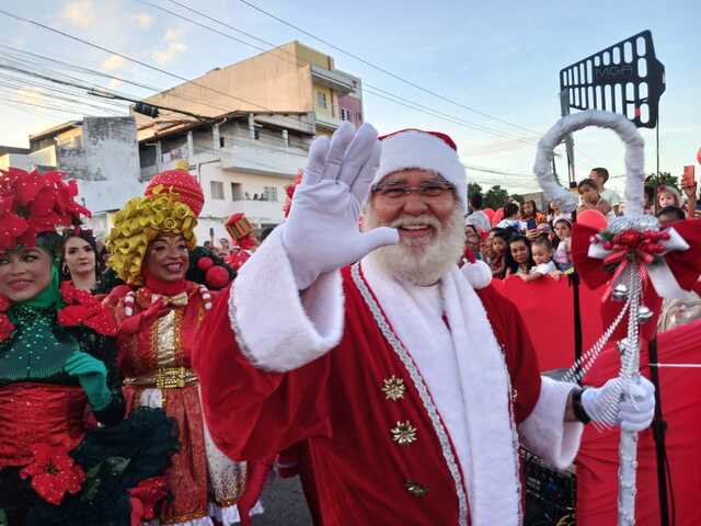 B43xH49a-chegada-do-papai-noel-no-shopping-6