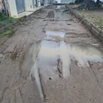 Chuvas-pioram-situacao-em-rua-com-obra-inacabada-moradores-ficam-sem-poder-sair-de-casa-6