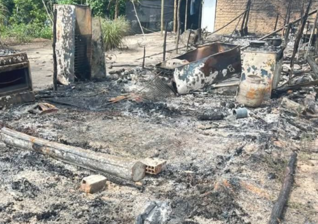 IXvBlkCp-incendio-criminoso-comunidade-indigina-santa-cruz-cabralia-foto-reproducao-radar-news1