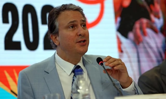 JxtpmfFI-Ministro-de-Educacao-Camila-Santana