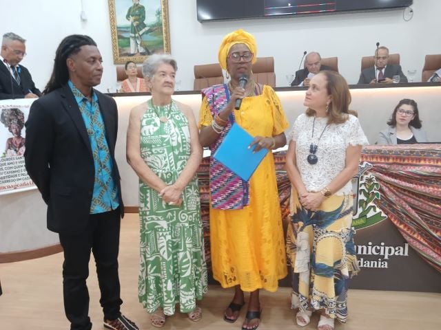 Lourdes-santana-homenagem-na-camara-municipal-foto-Ney-Silva-Acorda-Cidade