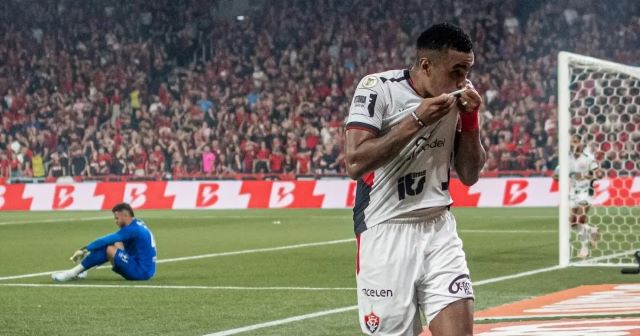 VSZ487R0-jogo-do-vitoria-foto-Victor-Ferreira-EC-Vitoria