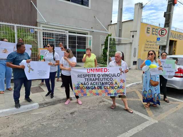 YzsIcJ2w-manifestacao-unimed-autistas-13