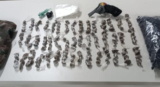 apreensao-de-arma-e-drogas-no-aviario