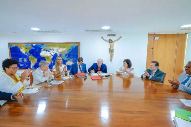presidnete-lula-assinando-ddecreto-Ricardo-Stuckert-PR