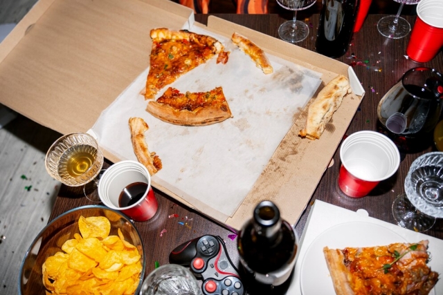 uma-pizza-deliciosa-na-festa_23-2151309422