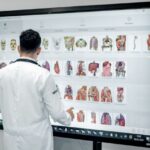 72EljQzV-Estudante_Mesa-anatomica-UNEX