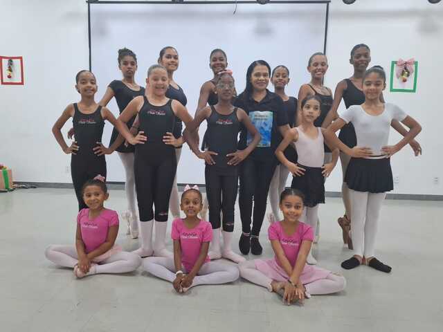 Bailarinas-de-projeto-social-apresentam-espetaculo-Uma-Viagem-no-Fundo-do-Mar-4