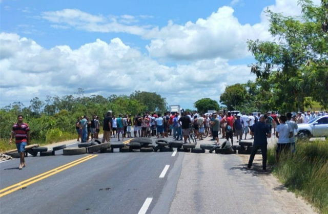 FoncE3LE-protesto_moradores_portoseguro-1