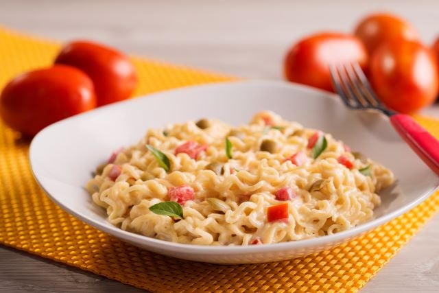 Lamen-de-Queijo-com-Tomate-Azeitona-e-Manjericao-foto-divulgacao-vitarela