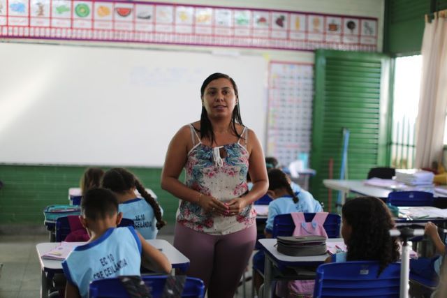 Recurso-do-Fundeb-ultrapassara-R-325-bilhoes-em-2025-foto-agencia-gov-mec-professores-escola