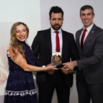 Rt47klTH-Yves-Correia-recebe-premio-da-SSP-
