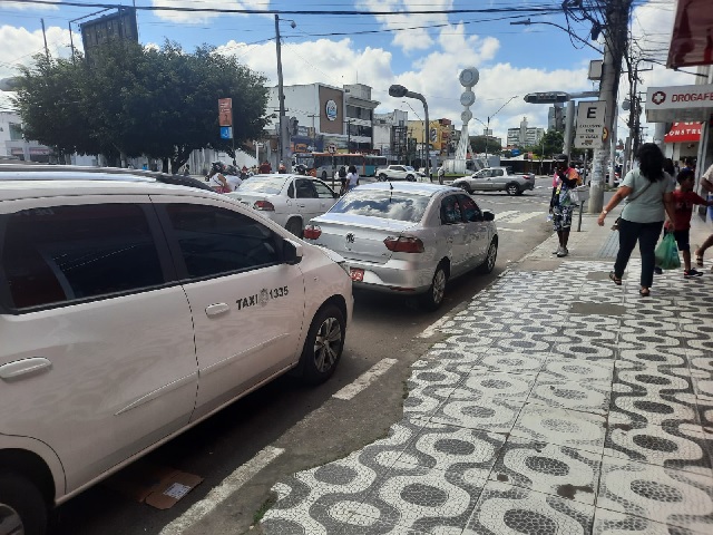 Taxistas-reclamam-de-falta-de-sinalizacao-em-pontos-do-centro-de-Feira-de-Santana-foto-reporter-ney-silva-acorda-cidade
