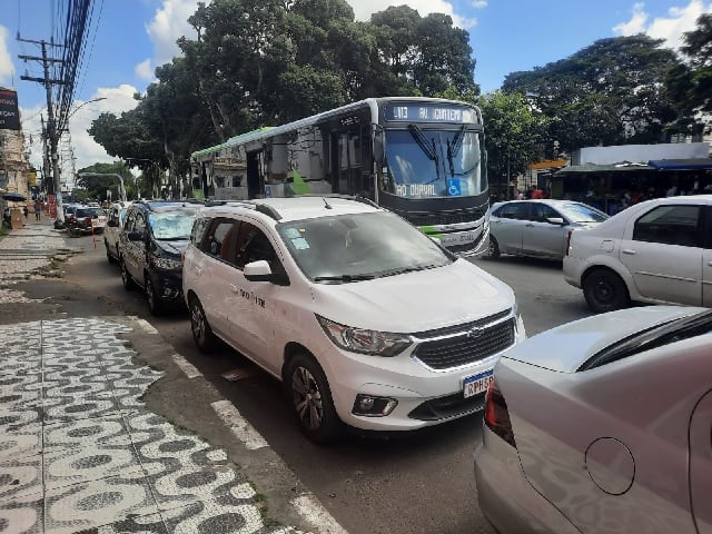 Taxistas-reclamam-de-falta-de-sinalizacao-em-pontos-do-centro-de-Feira-de-Santana-foto-reporter-ney-silva-acorda-cidade1