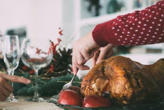 ceia-de-natal-comida-piru-chester-foto-freepik