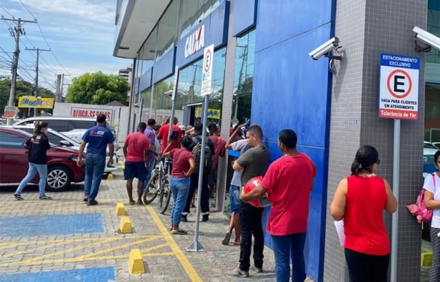 foto-secom-PMFS-fila-em-banco-caixa-economica