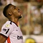 jogador-futebol-vitoria-foto-reproducao-