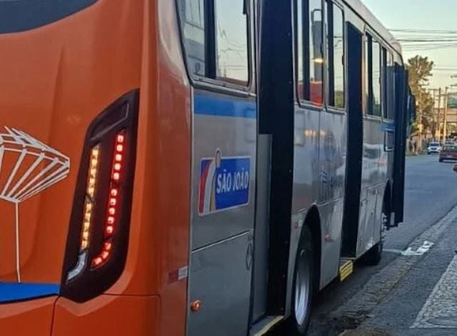 mullher-morre-dentro-de-onibus-apos-passar-mal