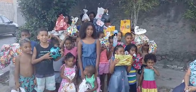 p0rOoeMo-distribuicao-de-brinquedos-foto-captura-de-video
