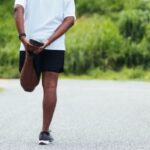 saude-corrida-caminhada-tenis-perna-equilibrio-foto-freepik