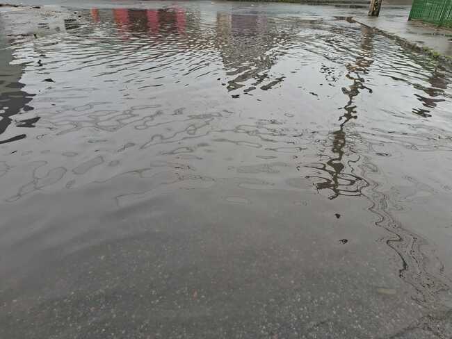 Chuvas-pioram-situacao-em-rua-com-obra-inacabada-moradores-ficam-sem-poder-sair-de-casa-4