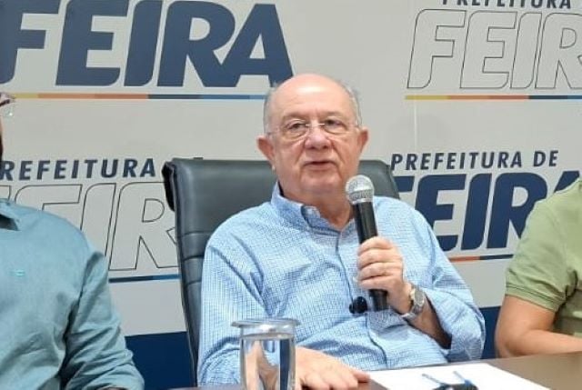 Jose-Ronaldo-em-coletiva-Jose-Acorda-Cidade-1
