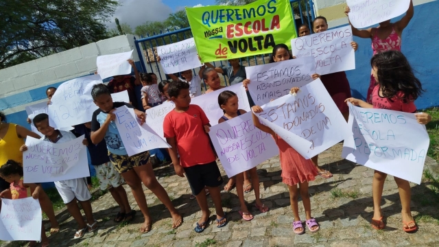 Manifestacao-por-reforma-em-escola-de-Tiquarucu