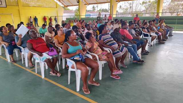 Prefeitura-entre-escrituras-a-moradores-do-conjunto-Paulo-Souto-em-Feira-de-Santana-9