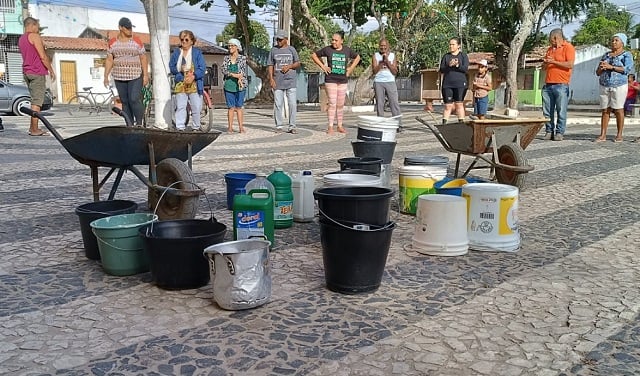 Protesto-contra-falta-de-agua-na-Matinha-Paulo-Jose-Acorda-Cidade.jpg2_