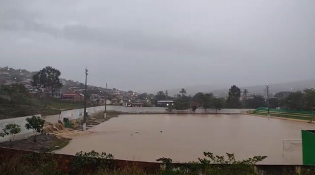 RVQ3c8as-Chuva-em-Brejoes