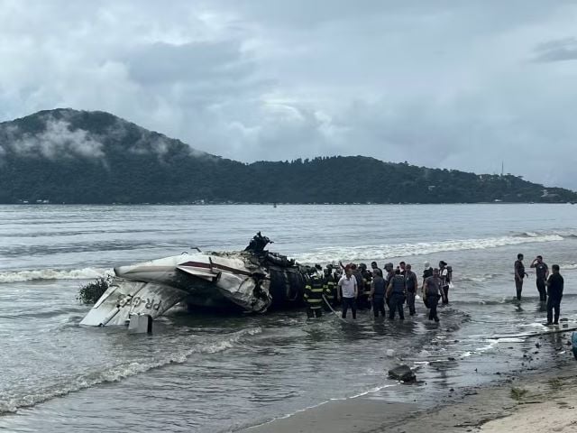 aviao-ubatuba-foto
